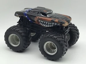 Monster Jam Monster Truck - MONSTER MUTT ROTTWEILER 1:64 - Foto 1 di 6