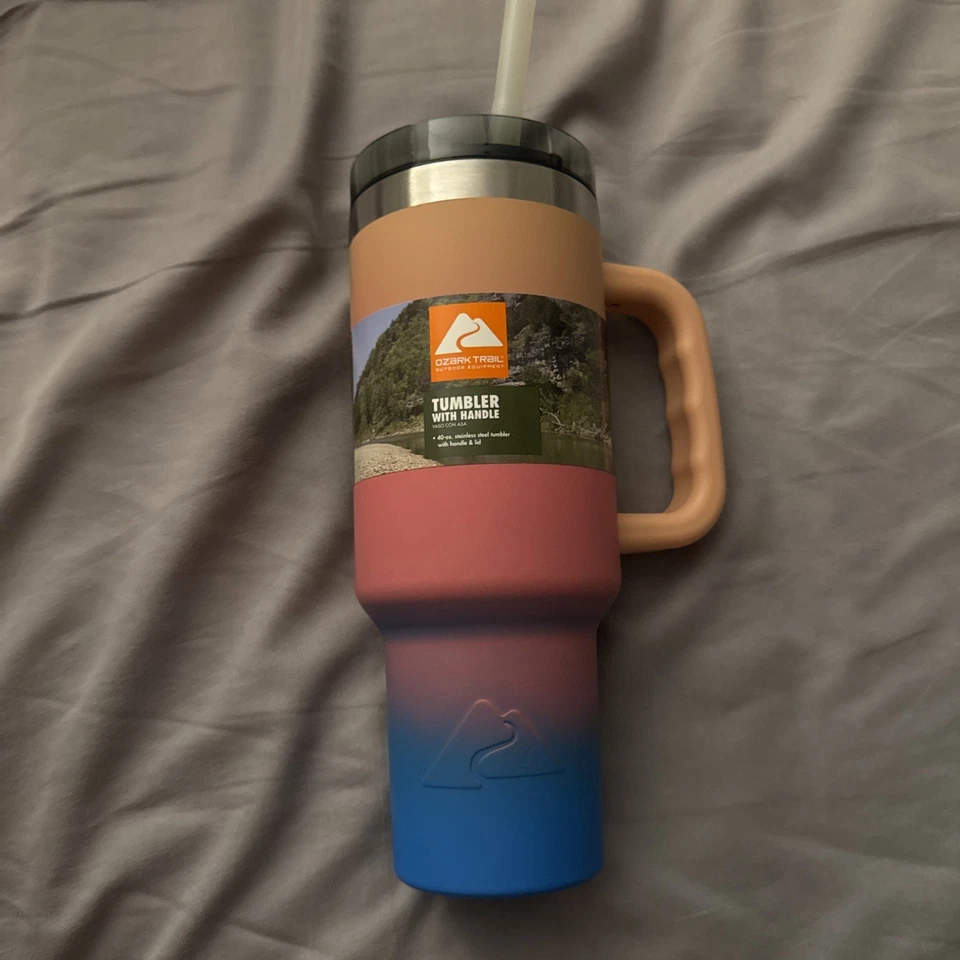 Vaso de acero inoxidable aislado al vacío Ozark Trail 40 oz degradado sin sudor  Foto 1 de 2