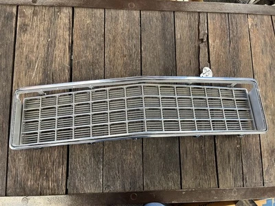 Plymouth Gran Fury Grille and Surround 1976 1975-1977 OEM 75 76 77 Foto 1 de 4