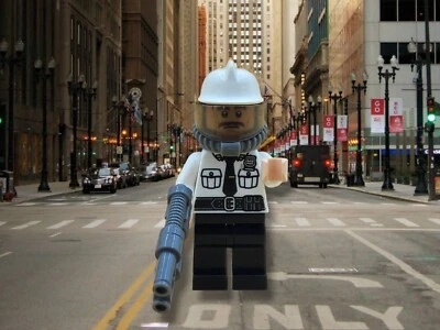 2017 Lego Batman Movie (70901) Mr. Freeze Ice Attack Security Guard Minifigure - Image 1 of 4