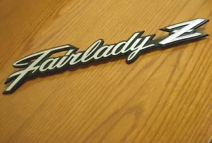 JDM OEM DATSUN 240Z S30 FAIRLADY Z FRONT FENDER EMBLEM BUDGE RARE JAPAN NEW - Picture 1 of 2