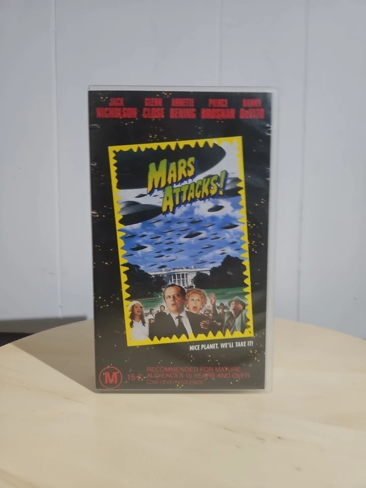 Mars Attacks VHS 1996 Tim Burton sci-fi comedy movie TESTED & WORKING  - image 1 of 4