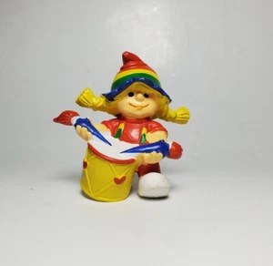 Vintage 1980 W. Berrie Regenbogen Kinder Rainbow Brite PVC Maler Figur ca. 2 Zoll - Bild 1 von 5
