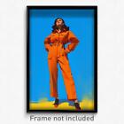 Affiche d'art - Fille Feeling Acceptance portant combinaison orange terne (impression d'art)