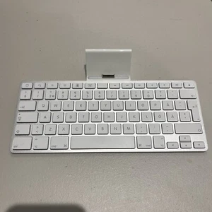 APPLE IPAD KEYBOARD 30-pin Dock FOR IPAD 2,3rd Generation - Afbeelding 1 van 9