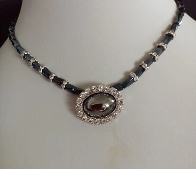 Schmuck Halskette Perlenkette aus böhmischen Long Perlen und Medaillon 46 cm - Bild 1 von 4