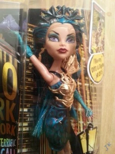 MONSTER HIGH NEFERA DE NILE BOO YORK DOLL - BNIB - Picture 1 of 3