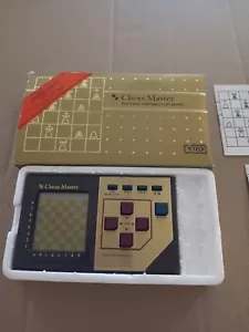 Vintage 1983 V Tech Chess Master in OVP mit Handbüchern, FUNKTIONIERT SCHÖNER ZUSTAND - Bild 1 von 9