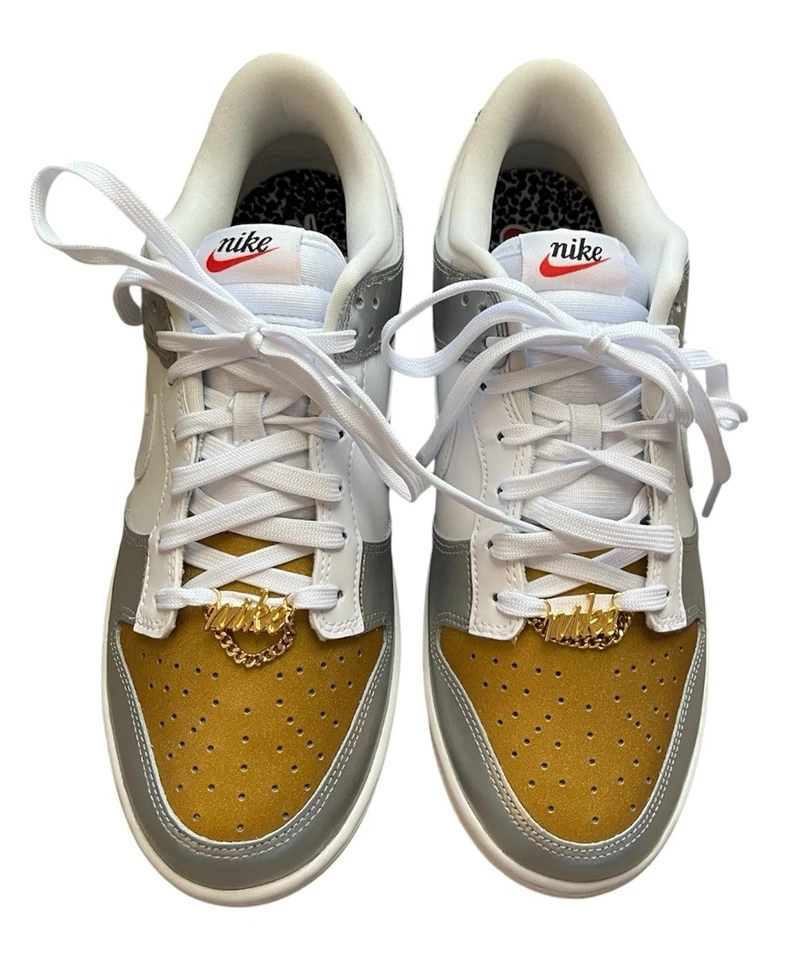 Zapatilla deportiva Nike Dunk Low SE blanca plateada dorada metálica para mujer talla 10 DH4403-700  Foto 1 de 4