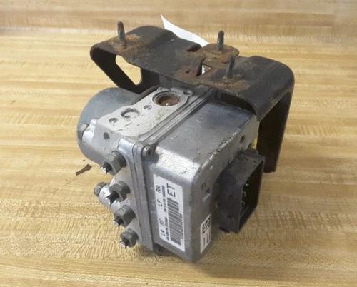 Bomba actuador freno antibloqueo ABS Chevrolet Malibu 2004-2008 Foto 1 de 3