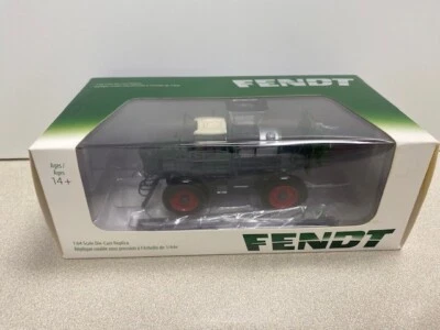 New Fendt RoGator 900 Scale Model. SpecCast 1:64 Scale Die-Cast - Image 1 of 4