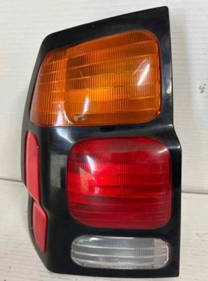 2000 - 2004 三菱 MONTERO 运动 LH 球杆 侧尾灯 — 第 1/4 张图片