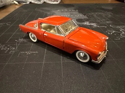 Franklin Mint 1953 Studebaker Commander Starliner 1:43 Red - Image 1 of 4