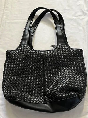 Сумочка наплечная St John's Bay черная тканая кожа сумочка 14 x 10 x 3 дюйма - Изображение 1 из 4