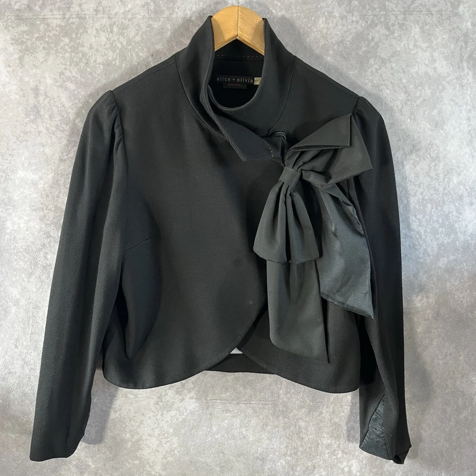 Chaqueta Alice + Olivia Mujer Mediana Negra Addison Bow Crop Blazer Empleado Preppy Foto 1 de 4