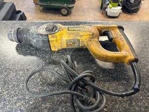 Gebrauchter Dewalt D25213 kabelgebundener elektrischer D-Griff SDS Bohrhammer (QUI002840) - Bild 1 von 4