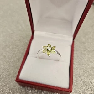 Arizona Peridot & Zircon floral ring in Sterling Silver - Picture 1 of 4