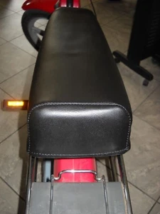COPRI SELLA (ADATTABILE) PIAGGIO "SI" PRIMA SERIE COLORE NERO - Foto 1 di 6