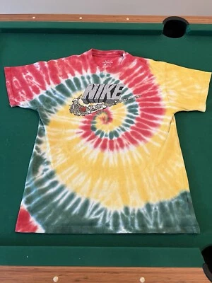 耐克衬衫男式小号红色绿色黄色领带染料探索系列骨架 CV1078 — 第 1/4 张图片