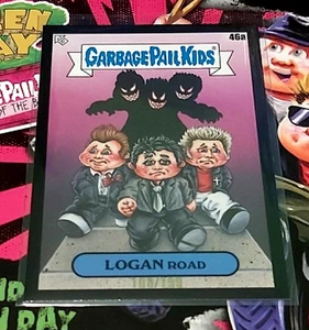Cubo de basura Topps GPK Green Day Kids Logan Road 46a Black Border SP #d 108/199 - Imagen 1 de 1