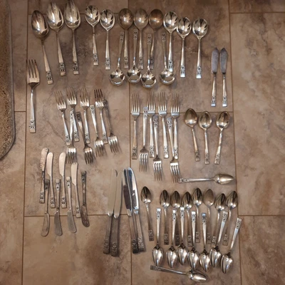 Lote de 65 piezas de cubiertos de plata coronación comunitaria Oneida de colección servicio + Foto 1 de 4