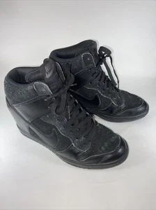 2013 Nike Dunk Sky Hi Wedge Black Women's Size 7 Shoes 528899-004 Heels - Picture 1 of 9