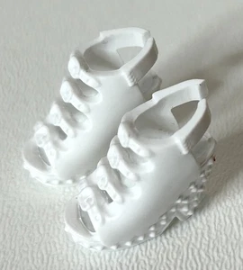 MUÑECA BARBIE SANDALIAS CUÑA BLANCAS PARA MODELO MUSA O PIES DE TACÓN ALTO ARQUEADOS - Imagen 1 de 4