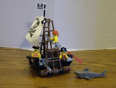 Lego 6261 Pirates RAFT RAIDERS Complete w/Instructions - Image 1 of 2