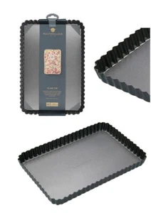MASTERCLASS NONSTICK LOOSE BASE FLUTED WIDE RECTANGULAR QUICHE TART TIN HB55 - Picture 1 of 5