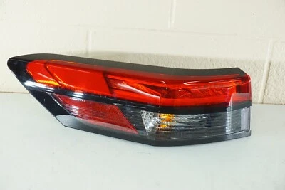 2022-2023-2024 NISSAN PATHFINDER LEFT OUTER TAILLIGHT HALOGEN W/LED OEM Foto 1 de 4