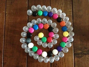 200 LEERE MASSEN VERKAUFSKAPSELN 1,1 ZOLL GUMBALL MASCHINE SPIELZEUG EICHEL KARNEVAL SPASS 1 ZOLL - Bild 1 von 3