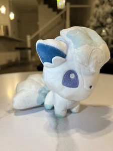 Pokemon Center Alolan Vulpix Pokémon Puppen Plüschtier - 6 Zoll - Bild 1 von 3