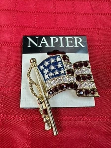 Spilla bandiera americana Napier cristallo tono oro - Foto 1 di 3