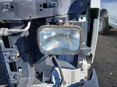 Used Headlight Assembly fits: 2017 Chevrolet Express 2500 van sealed beam Grade Foto 1 de 4