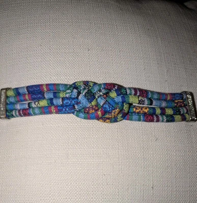 Pulsera de tela glamurosa Foto 1 de 4