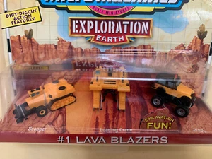 NEW MICRO MACHINES LIFTED 4x4 JEEP WRANGLER CONSTRUCTION LOADING CRANE & SCOOPER - Picture 1 of 10