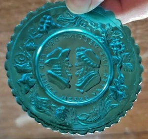 VINTAGE PAIRPONT GLASS CO BLUE MINIATURE PLATE "THE WEDDING DAY" COLONIAL COUPLE - Foto 1 di 5
