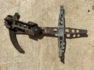 Volvo 240 242 244 245 Front window regulator assembly (14) - Picture 1 of 4