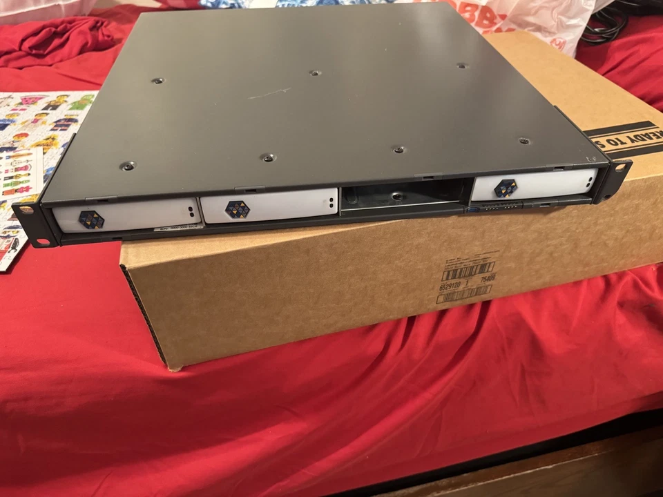 Servidor de películas digitales Kaleidescape KSERVER-1500 con 3 unidades - COMO ESTÁ Foto 1 de 4