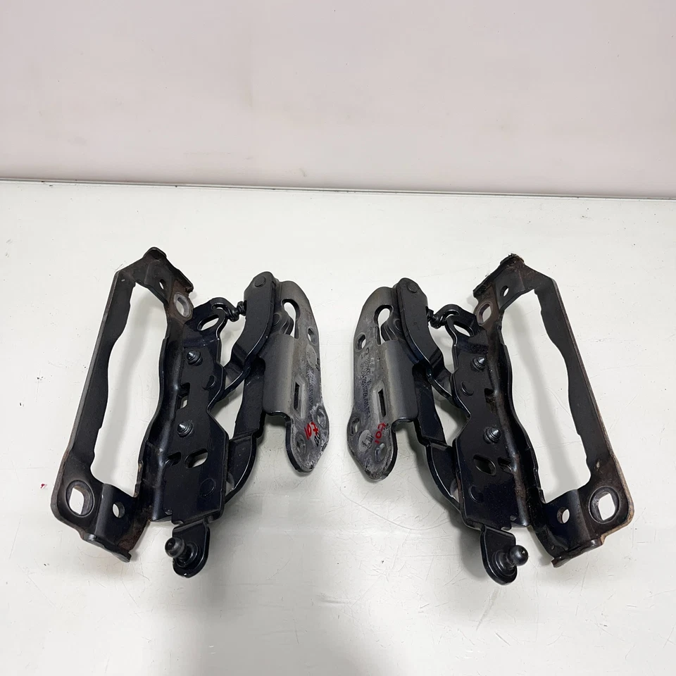 2008-2014 MERCEDES-BENZ W204 C300 RIGHT & LEFT SIDE HOOD HINGE PAIR SET OEM - Image 1 of 4