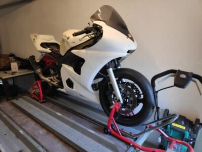 Rennmotorrad nur für die Rennstrecke - Bild 1 von 2