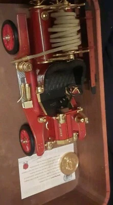 1914 Ford Model T Fire Engine Red 1/18 Diecast Model by Road Signature Series - Bild 1 von 4