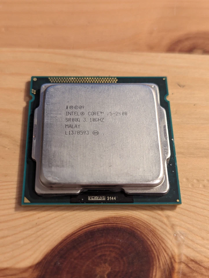 CPU Intel Core i5-2400: 3.40 GHz, 4c/4t, 95 W, iGPU, 2nd gen Sandy Bridge, SR00Q - Immagine 1 di 3