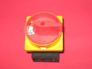 Safety Disconnect Switch, 3-poles, 63A, RS no. 466-138 - Picture 1 of 3