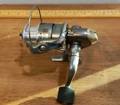 Mitchell Avocet S2000 Spinnrolle 5:1:1 Übersetzung Kratzer am Rahmen - Bild 1 von 4