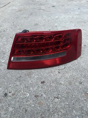 08-12 Audi A5 A5 Quattro S5 lanterna traseira direita lateral externa traseira fabricante de equipamento original - Imagem 1 de 2