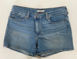 Levi's Damenshorts 33 mittelhohe Leibhöhe, 4" Schrittlänge, etwas Stretch, innen kein Etikett - Bild 1 von 6