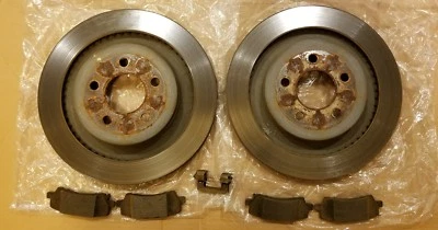 Ford Mustang GT 2015 paquete de pista premium OEM rotores traseros ventilados y almohadillas Foto 1 de 4