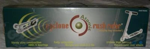 Atomic Cyclone Rush Rider Tretroller, neu im Paket - Bild 1 von 1