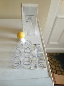 VINTAGE UNUSED BETTERWARE CANAPE MAKER CUTTER SET OF 6 SHAPES PLUS HOLDER - Picture 1 of 6